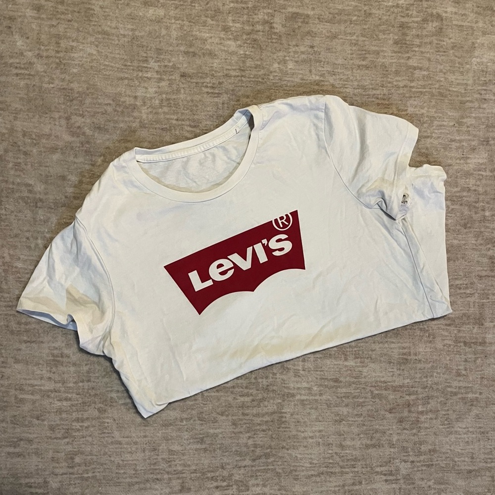 Levi’s tee